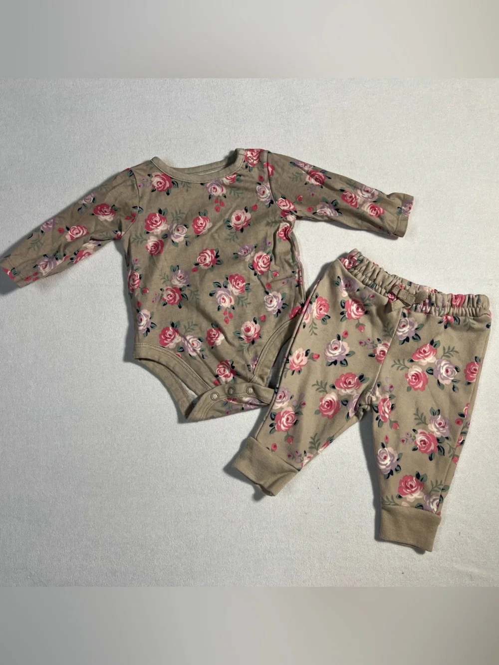 GARaNiMALS Baby Girl Floral Bodysuit & Jogger Set Taupe Pink 0-3 Months